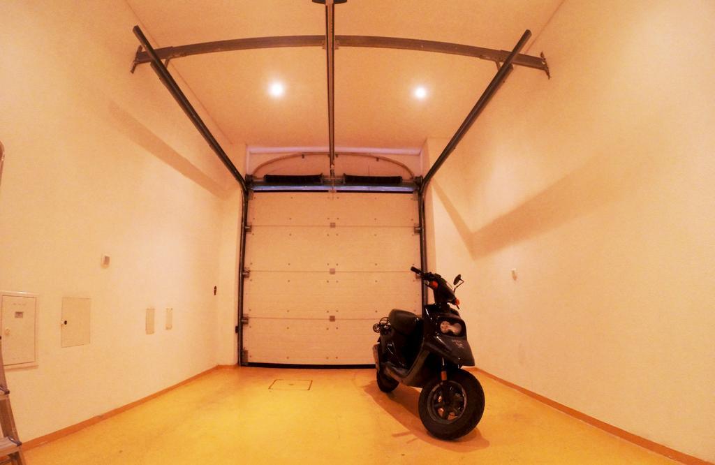 Triplex With Garage - Praca Das Flores Lisboa Δωμάτιο φωτογραφία